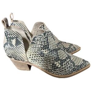 Chic Dolce Vita Snake Print ankle Boots Pointed toe Size 6.5  Slip On Tan & Gray